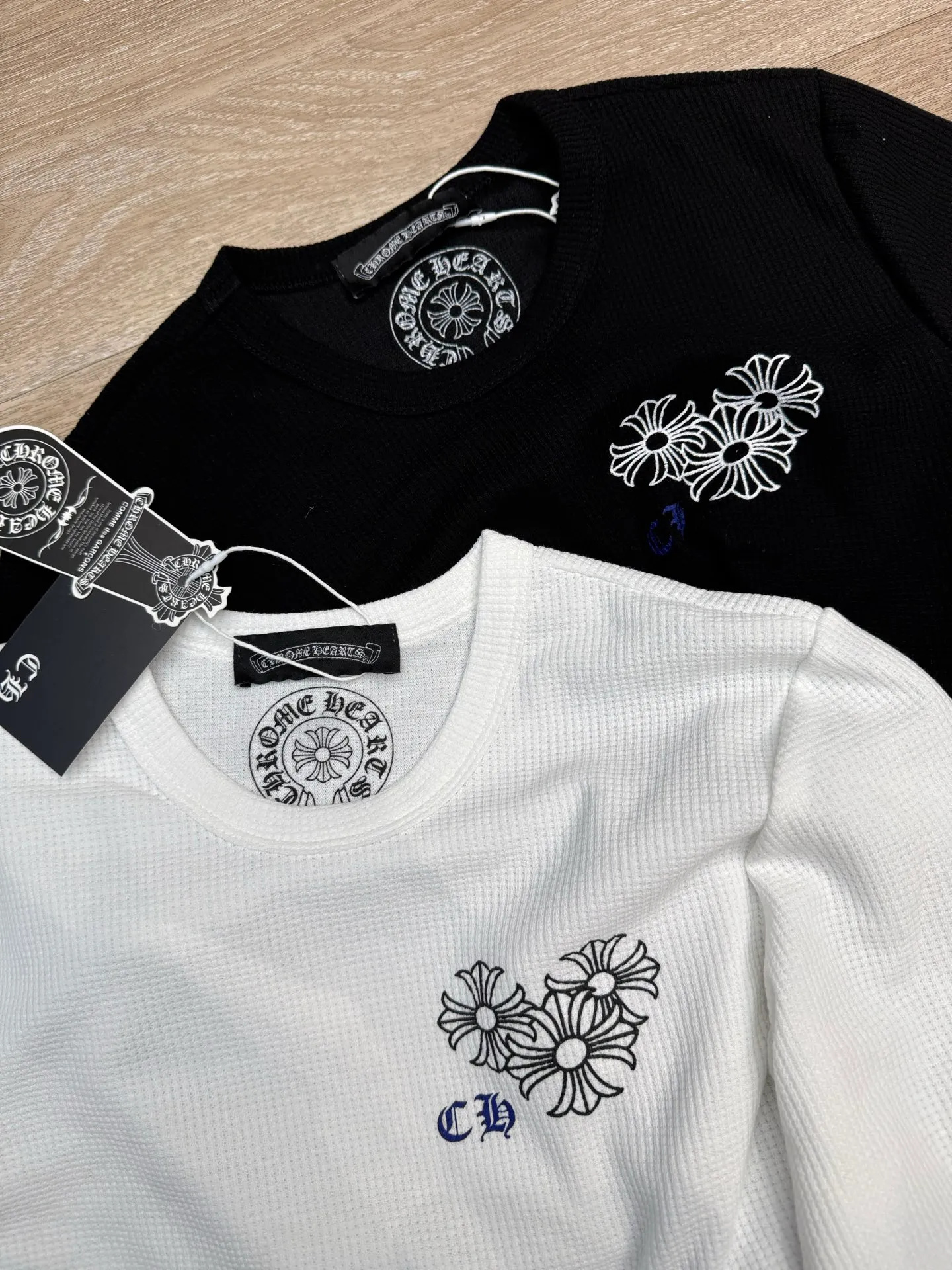 P200 Chrome Heart•🇺🇸American luxury brand 25ss early autumn long-sleeved bottoming shirt ✅✅✅Ready stock Focus on quality and compare at will Size: S M L Color: White Black